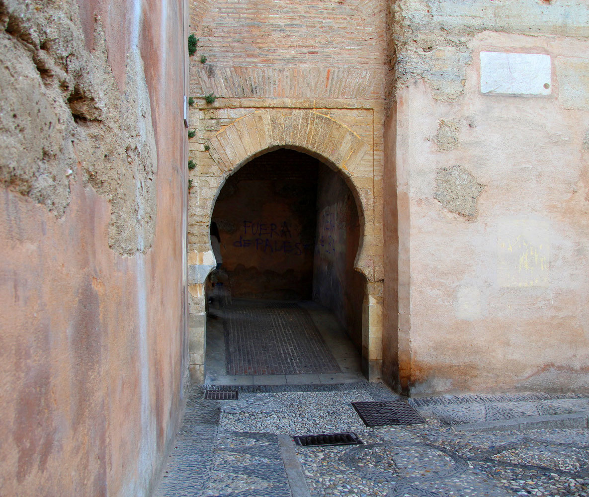 Arco de las Pesas en Granada