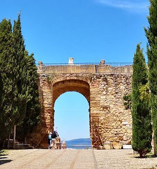 Arco de los Gigantes en Antequera, Málaga