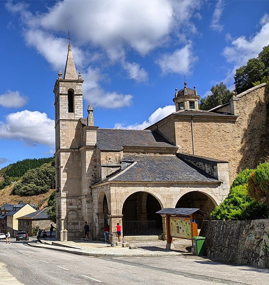 Este santuario de finales de siglo XVIII, es uno de los templos más visitados por los peregrinos jacobeos que atraviesan Molinaseca