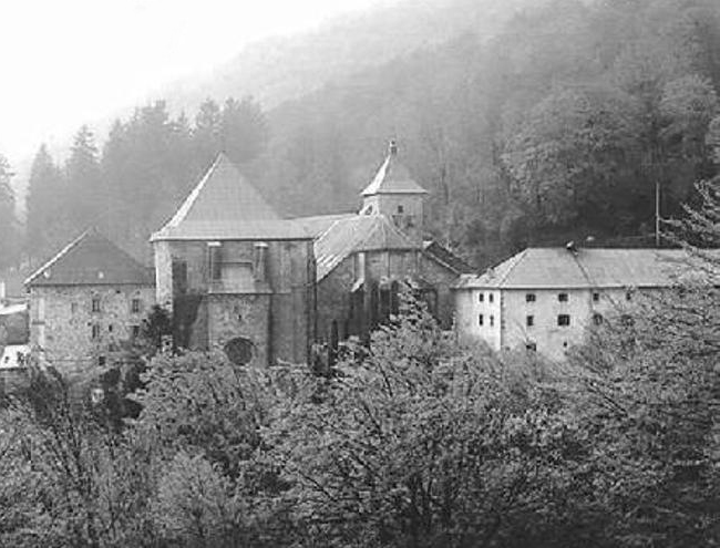 El arzobispo gestiona sustituir a los canónigos de Roncesvalles por  la orden benedictina de Baviera (Alemania).