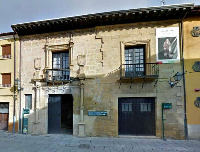 Sede de la Cofradía del Santo y actual albergue para peregrinos que realizan el Camino de Santiago.