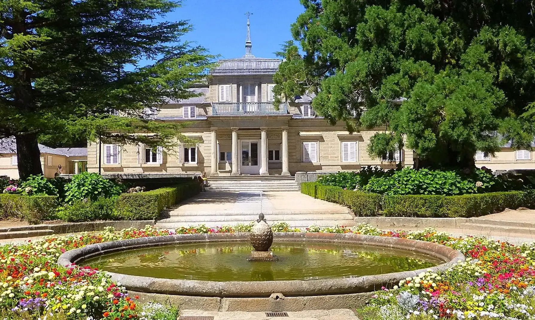 Pabellón de descanso construido por Juan de Villanueva entre 1771-73.