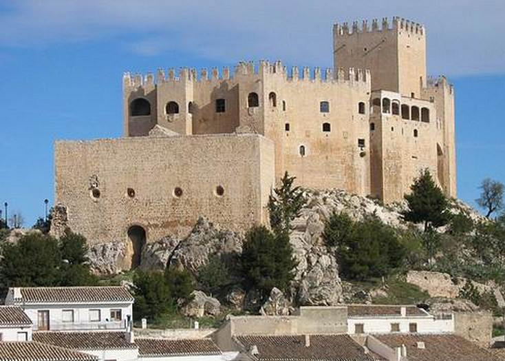 Fortaleza construida en 1506 por arquitectos renacentistas, apuntándose a Francisco Florentin como autor de los diseños.