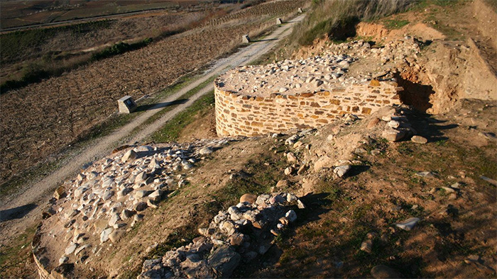 Castro de origen celta-astur de la localidad de [Pieros#LUGARES#1094].