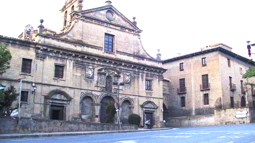 Fundación monástica construida entre 1689-1731 siguiendo el estilo barroco.