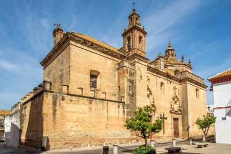 Convento fundado en 1629 e inaugurado en 1748. Actualmente está habitado por monjas Agustinas Descalzas Recoletas. La iglesia presenta la típica decoración barroca del momento.
