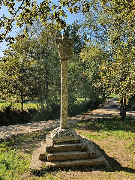 Datado en 1670 es, quizás, el crucero más famoso del Camino de Santiago.