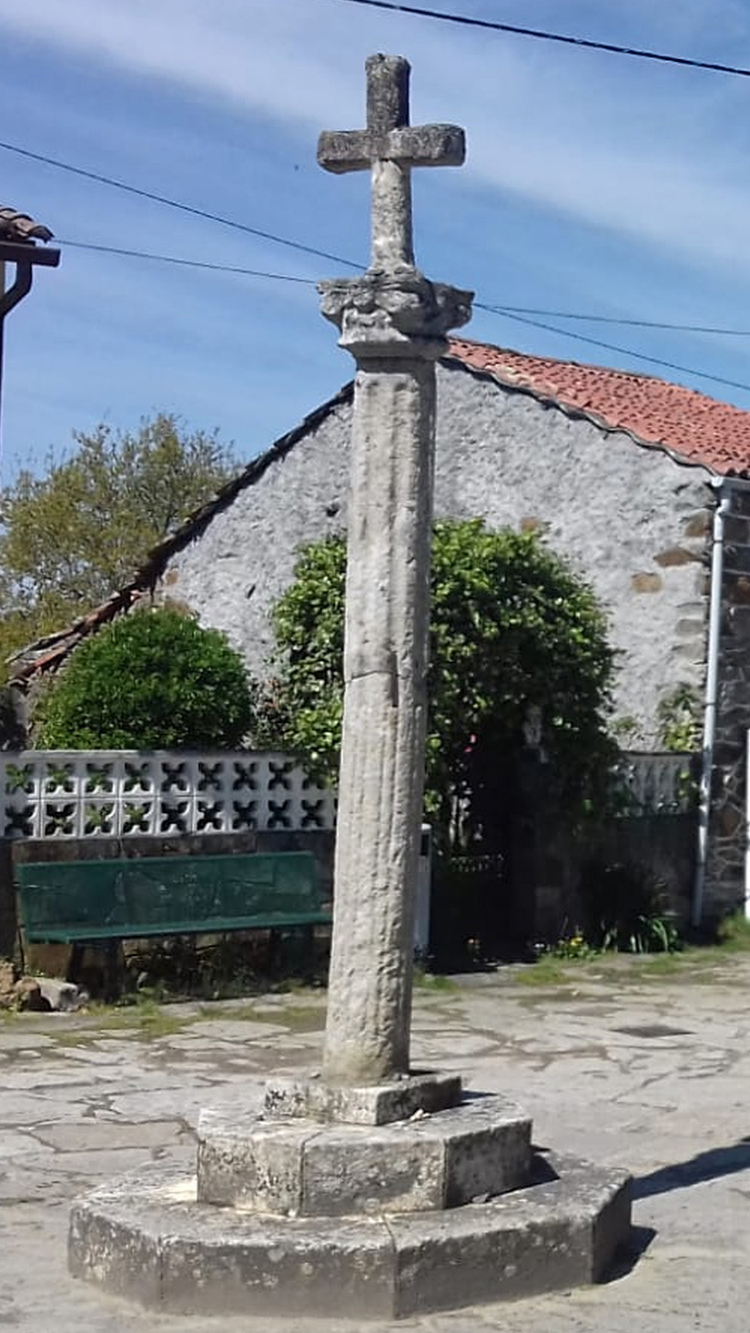 Crucero que se encuentra en la calle Mayor de Leboreiro.
