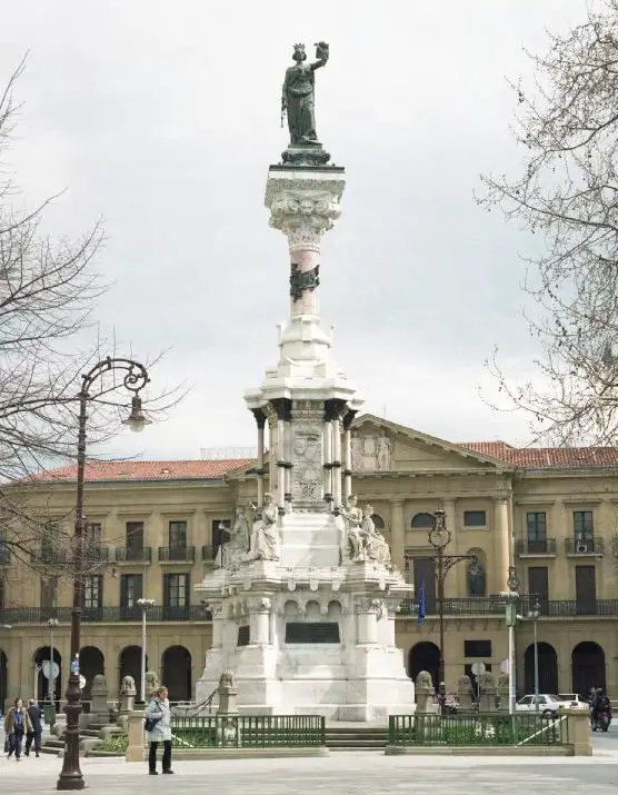 Monumento a los Fueros en Pamplona