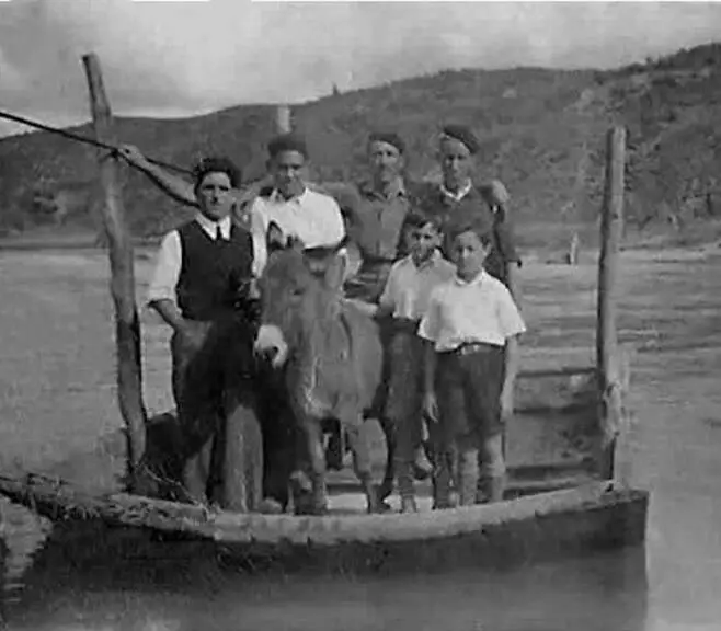 Paso de la Barca en Ponferrada, León